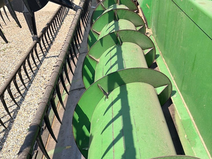 john-deere-220-image-16