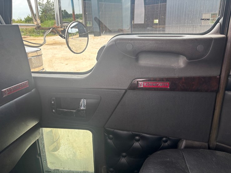2012-kenworth-w900-image-71