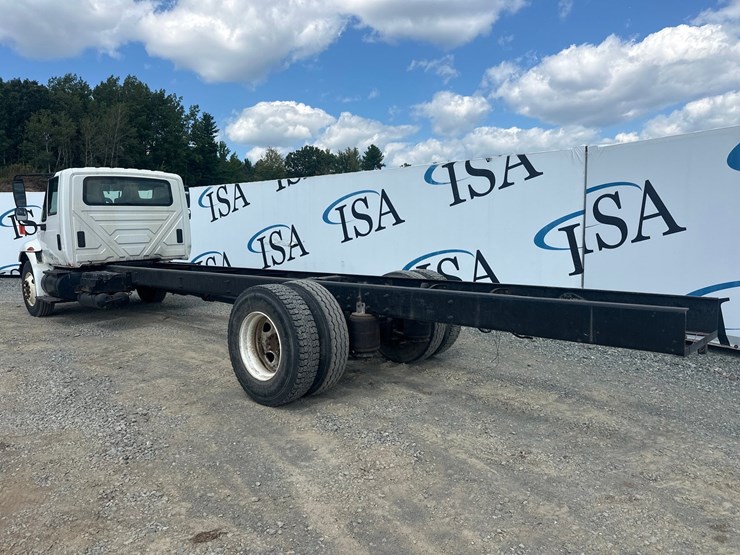 #61442-•-2006-international-single-axle-cab-and-chassis-image-3