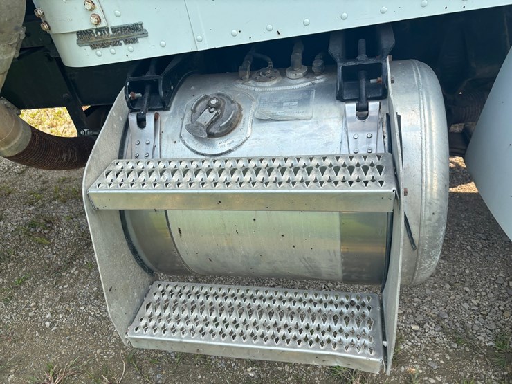 #2289-•-2006-peterbilt-tandem-axle-dump-truck-image-61