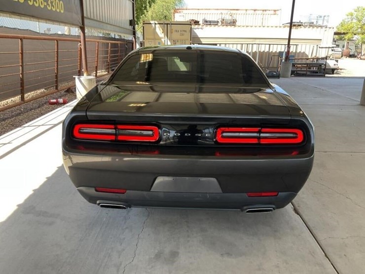 2016-dodge-challenger-coupe-image-6