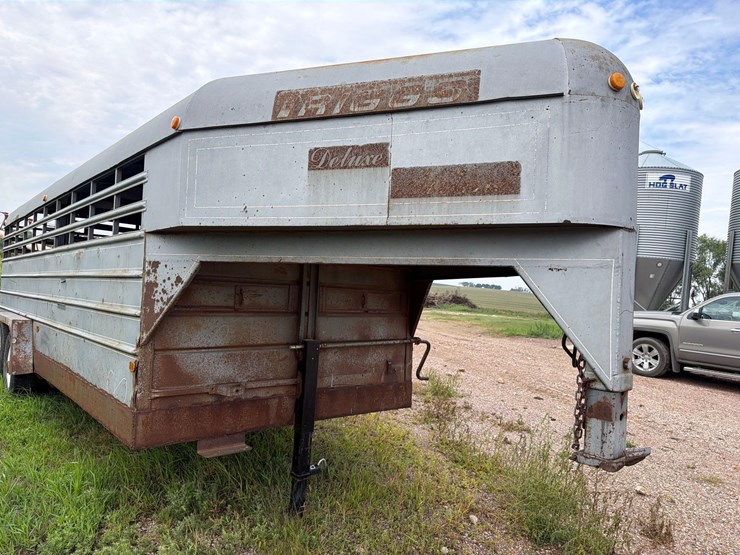 1975-triggs-7ft-x-20ft-gooseneck-livestock-trailer-image-17