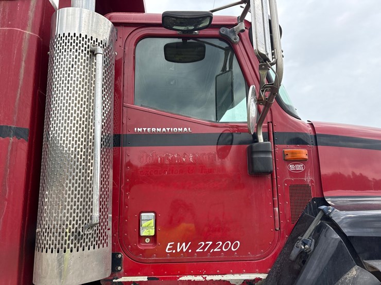 #61388-•-2004-international-5600i-quad-axle-dump-truck-image-21