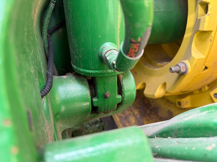 john-deere-8130-image-33