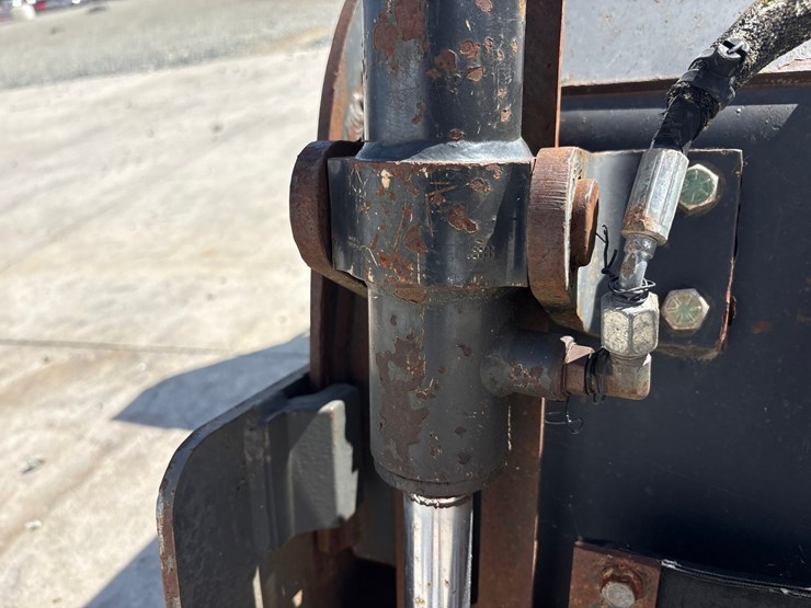 #5461-•-bobcat-24"-fastcut-skid-steer-planer-attachment-image-12