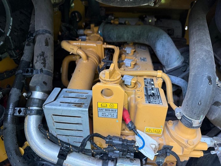 2024-caterpillar-262d3-image-15