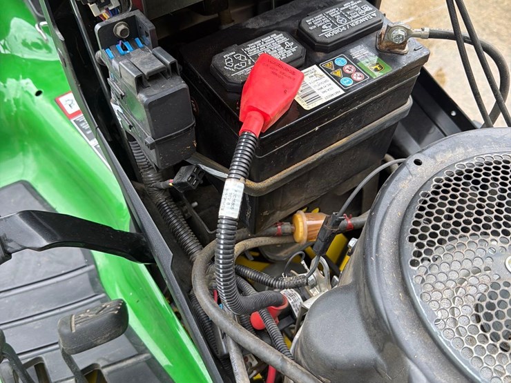 2021-john-deere-x390-image-6