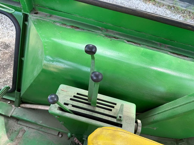 john-deere-3020-image-28