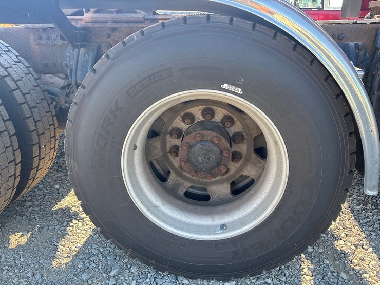 2014-kenworth-t680-image-104
