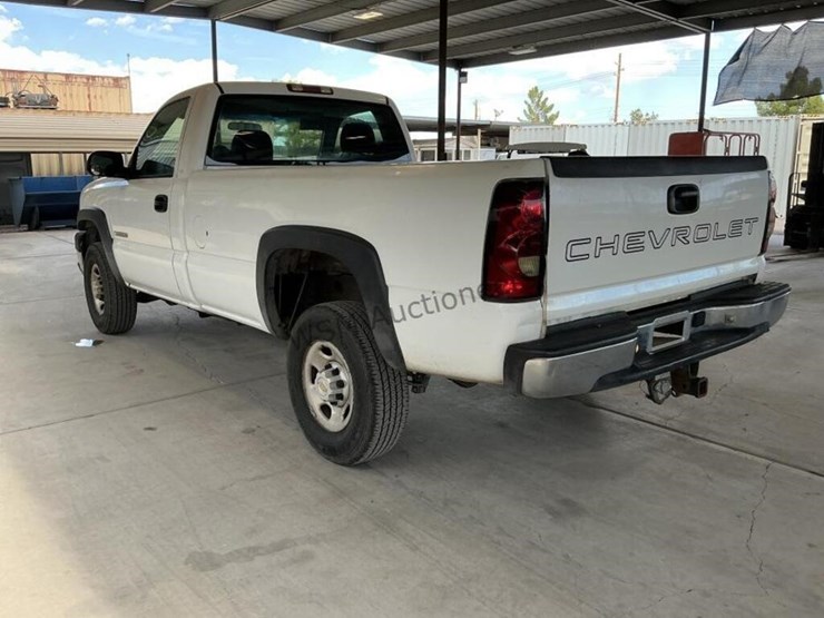 2004-chevrolet-silverado-2500hd-image-5