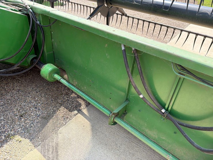 john-deere-220-image-35