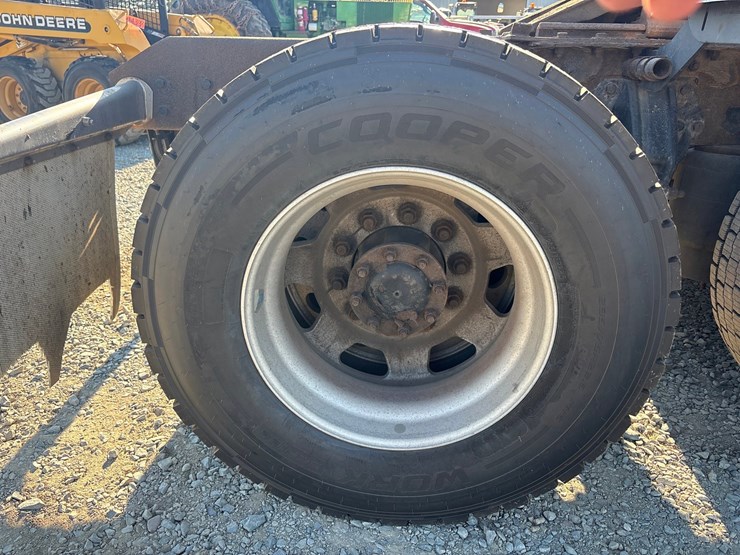 2014-kenworth-t680-image-106