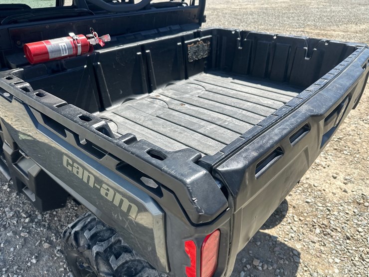 #5301-•-2022-canam-defender-xt-4x4-utv-image-17
