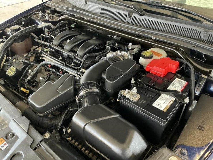 2015-ford-taurus-sdn-image-11
