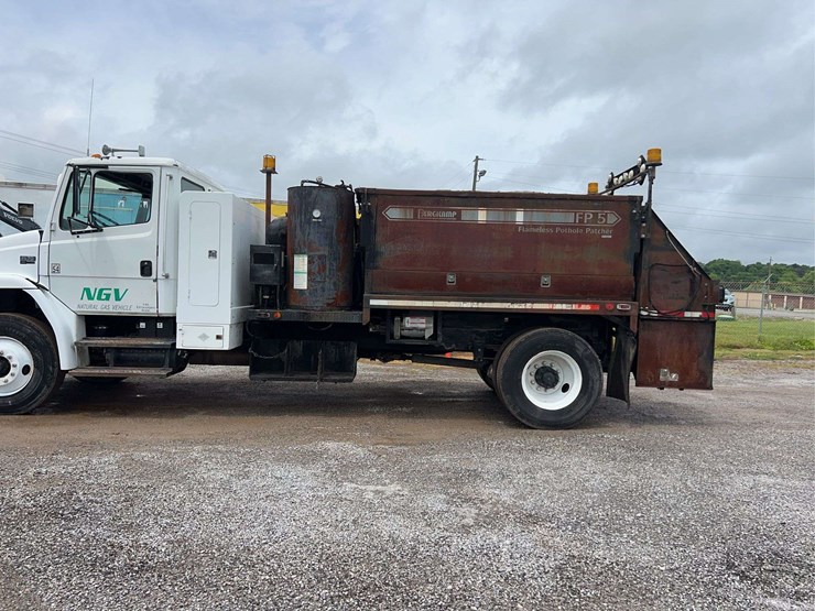 2004-freightliner-fl70-image-20