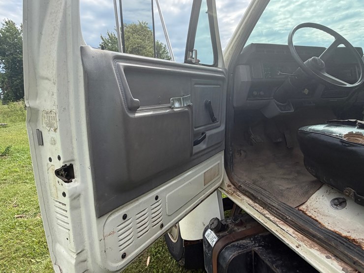 1998-ford-f700-image-31