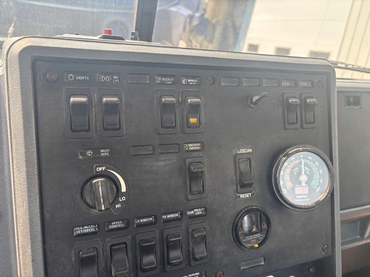 1995-mack-ch613-image-51