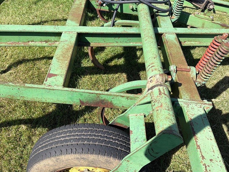 john-deere-100-image-5