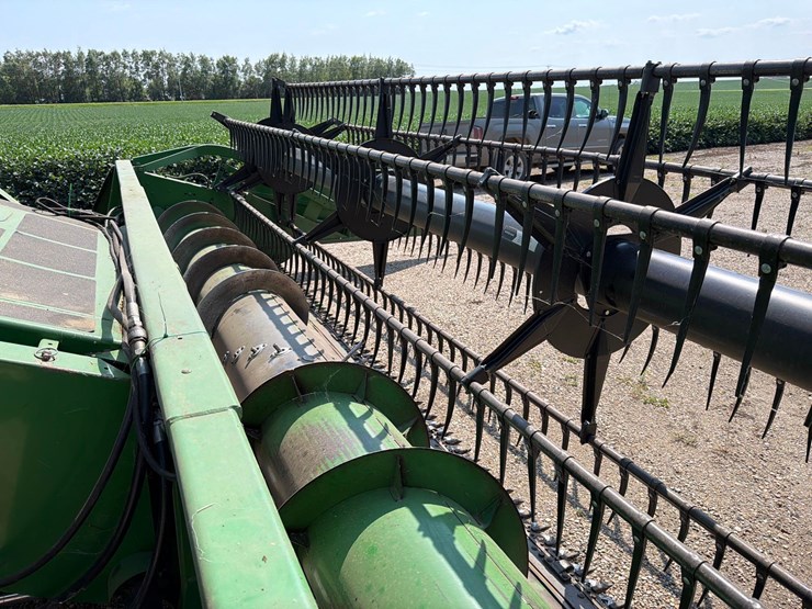 john-deere-220-image-8