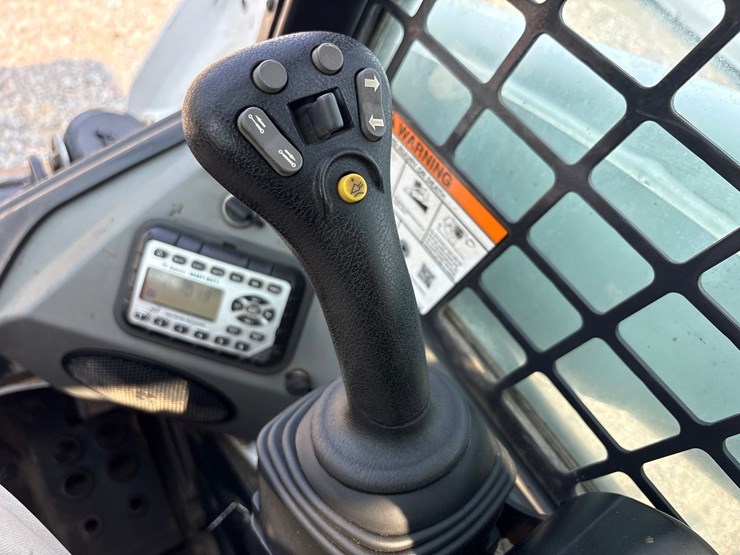 2018-bobcat-t870-image-46