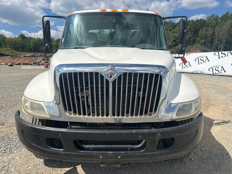 #61442-•-2006-international-single-axle-cab-and-chassis-image-8