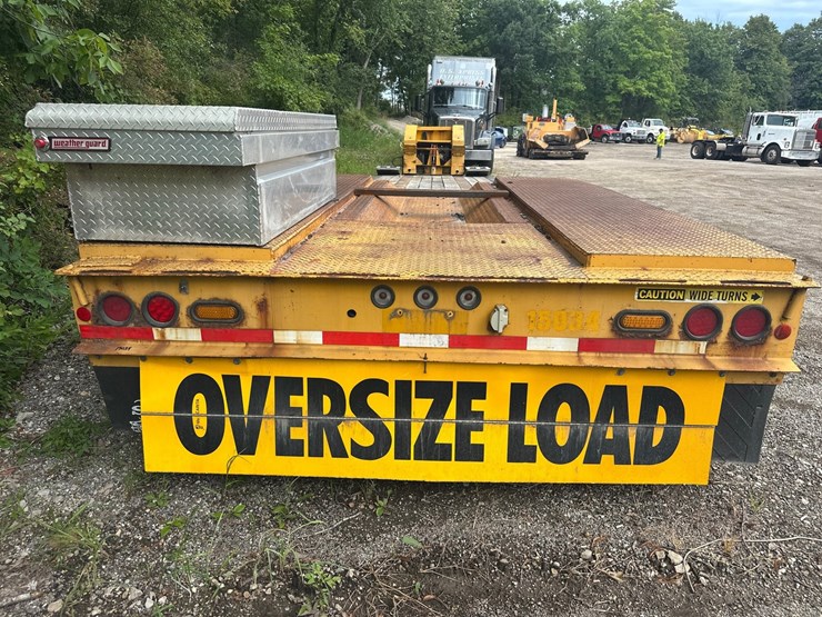 #2676-•-eager-beaver-tri-axle-lowboy-trailer-image-4