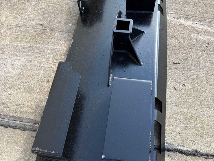 heavy-duty-skidloader-receiver-hitch-back-plate-image-2