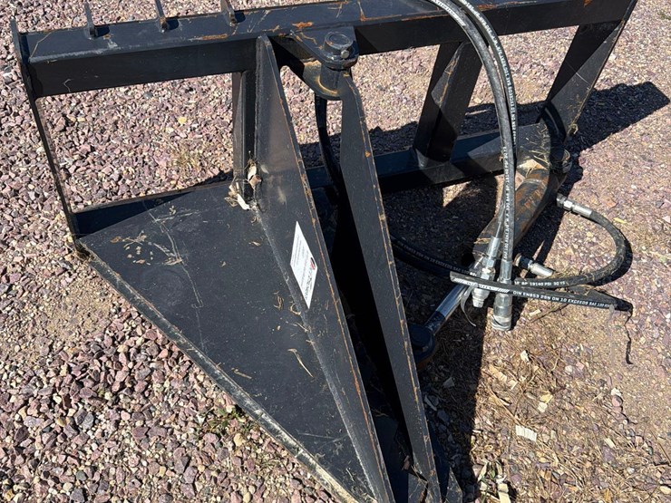 jct-heavy-duty-skidloader-tree/post-puller-image-7