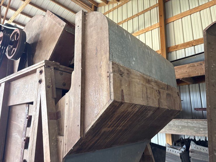 #2915-•-electric-wheat/grain-fanning-mill-trailer-image-23