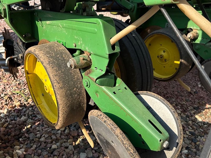 john-deere-7000-image-22