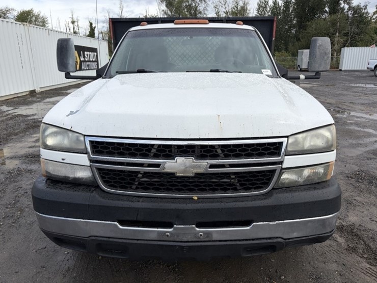 2006-chevrolet-silverado-3500-image-8