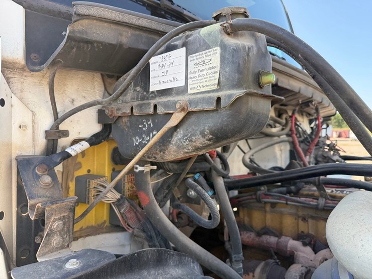 2003-freightliner-fl80-image-25
