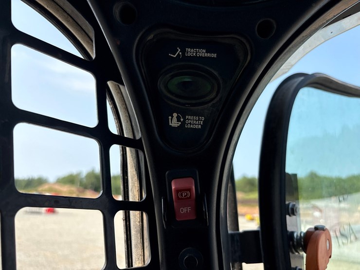 2018-bobcat-t870-image-38