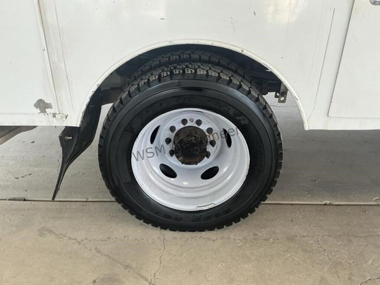 2015-ford-f550-image-8