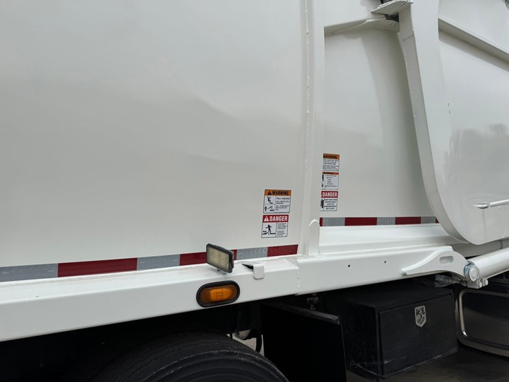 2016-mack-mru613-image-33
