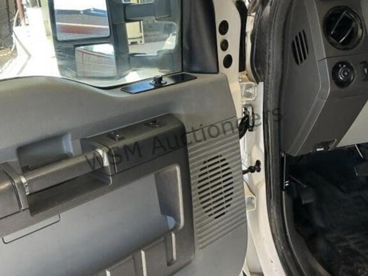 2014-ford-f550-image-27