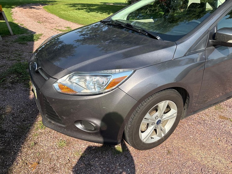 2014-ford-focus-se-car-image-14