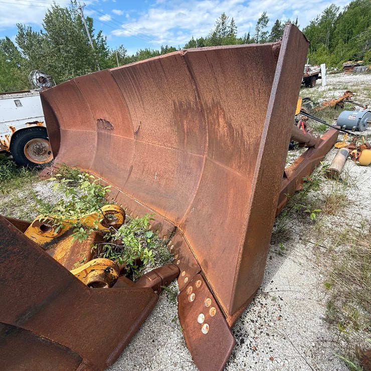CATERPILLAR 16