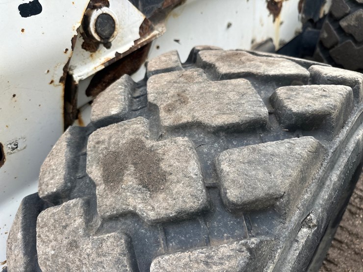 2012-bobcat-s850-image-56