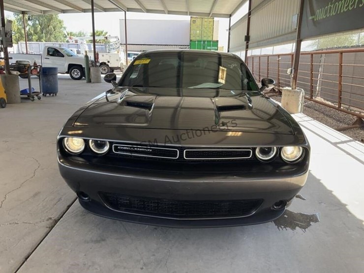 2016-dodge-challenger-coupe-image-3