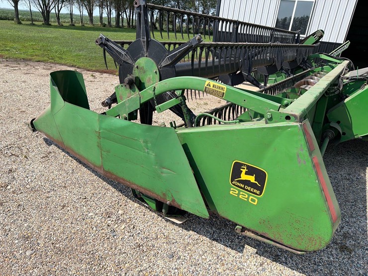 john-deere-220-image-15
