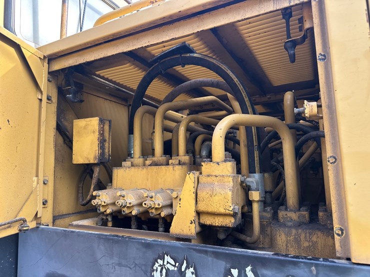 caterpillar-225d-lc-image-47