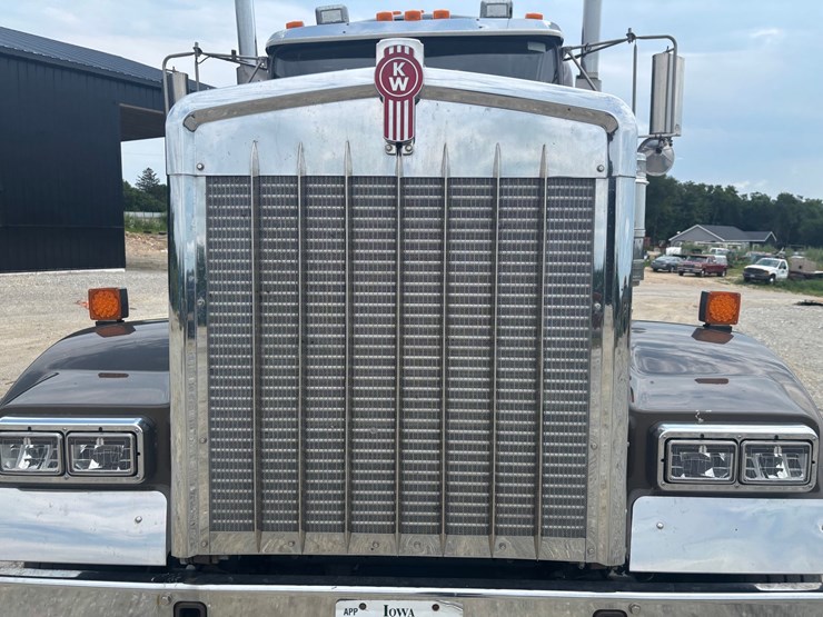 2012-kenworth-w900-image-23