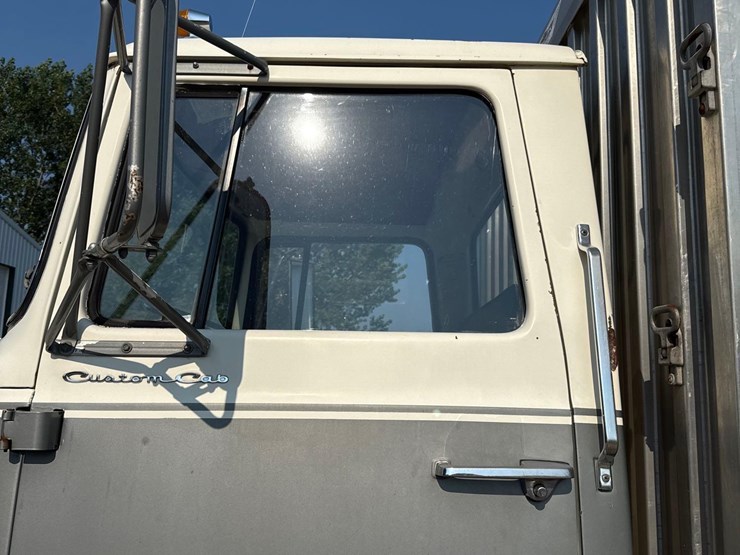 1979-ford-f700-image-12