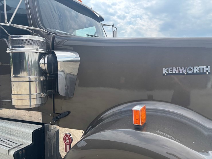 2012-kenworth-w900-image-27