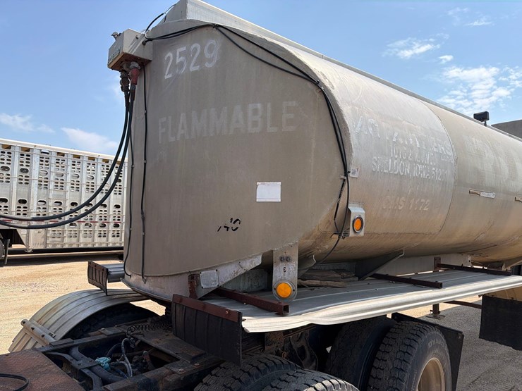 1960-fruehauf-tanker-image-16