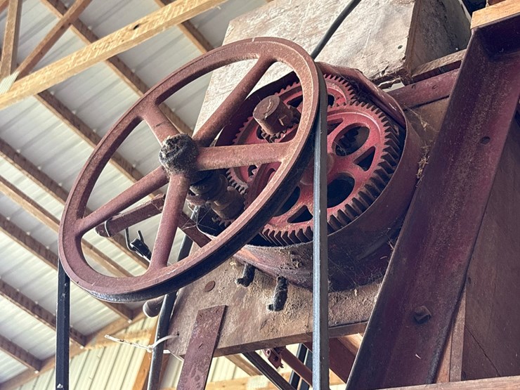 #2915-•-electric-wheat/grain-fanning-mill-trailer-image-15