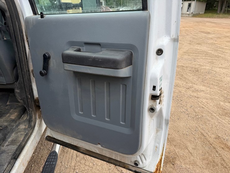 2014-ford-f450-image-32