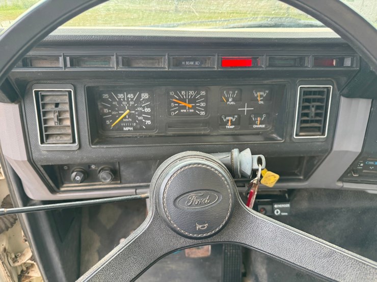 1998-ford-f800-image-46