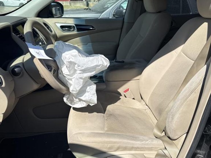 2015-nissan-pathfinder-image-9